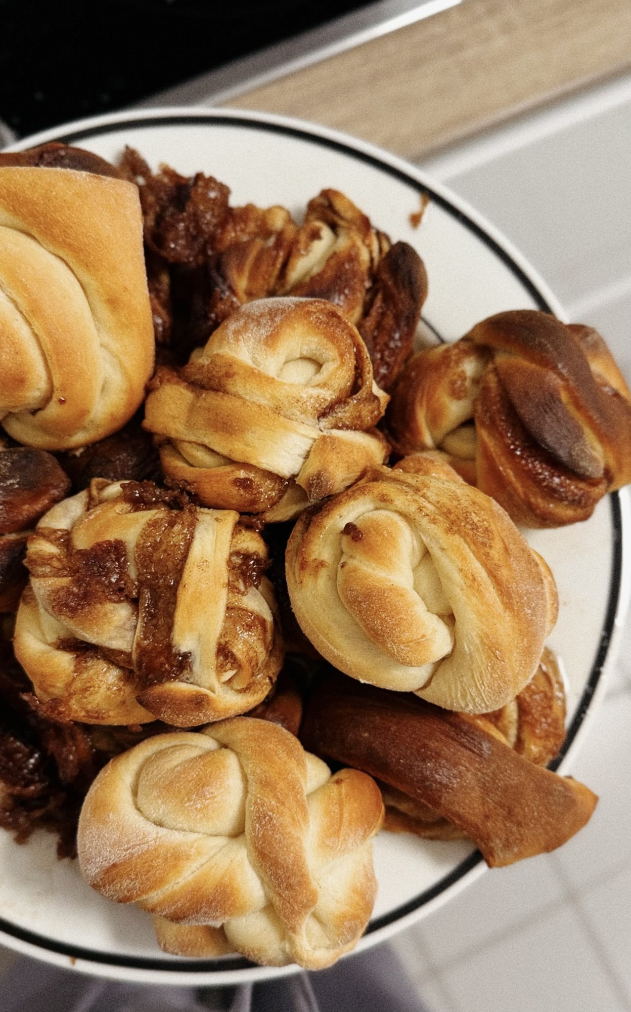 Канельбуллар (булочки с кардамоном и корицей)