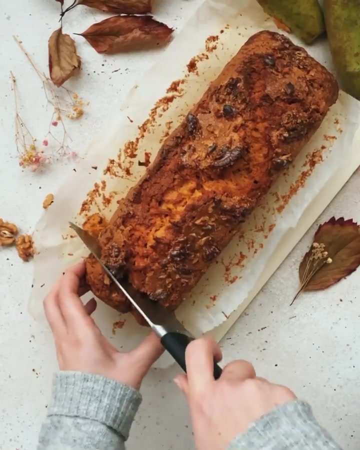 Морковный кекс с грушей, грецкими орехами и цедрой апельсина