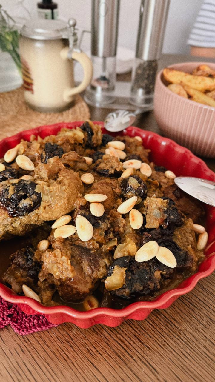 Мясо по-мароккански с черносливом и миндалём