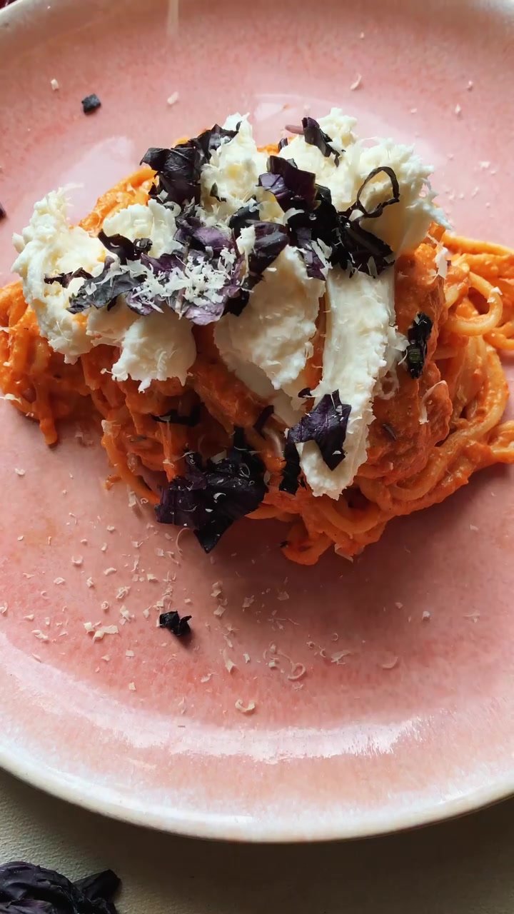 Паста с соусом из запеченных овощей