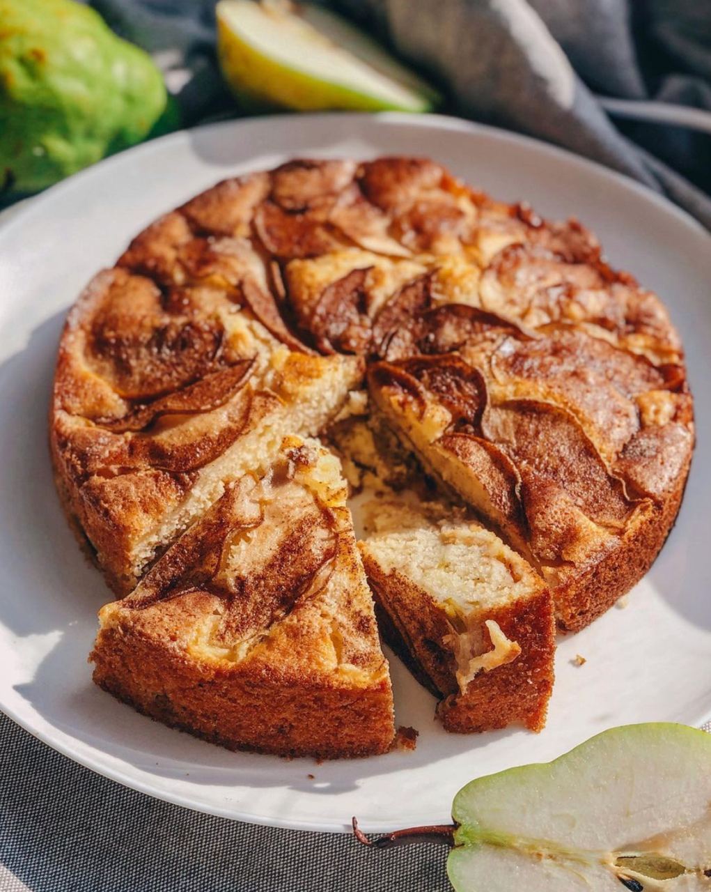 Пряный пирог с грушами